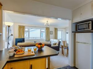 2 Bed in Brixham 85409
