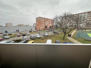 Modern Apartment 5 min Walk to City Center 55 Smart TV Netflix YouTube 2 Balconies Parking