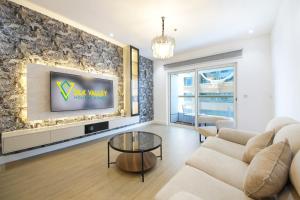 Silk Valley - Dubai Marina Luxury 1BR with High Floor and Balcony and Sea Views