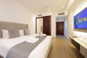 Silk Valley - Dubai Marina Luxury 1BR with High Floor and Balcony and Sea Views