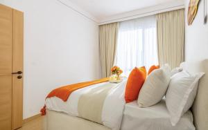 Riara with View, Heated Pool, Free Parking