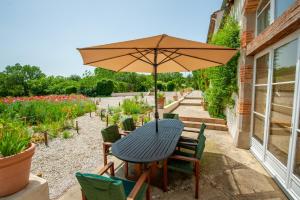 Domaine de Cascaret - sleeps 16 - July - August only