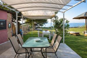 Vasilikis Sea House - Beachfront Bliss in Corfu
