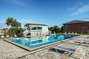 Gone Coastal 0.8 miles to beach