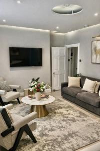 Stunning 2BR in the heart of chelsea