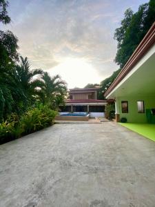 Spacious villa with pool, billiard, bbq & bonfire