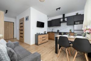 Elegant Apartment in Gliwice with Garden Desk and Parking by Noclegi Renters