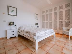 Villa in Cala Llonga near Beach & Ferry Port