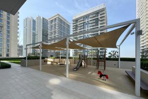 Modern 1BR in Beach Mansion with Pool and Gym