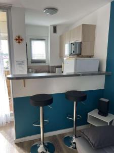 AIG_183 Studio rénové avec terrasse et vue exceptionnelle sur la marina, l’étang et le village de Gruissan