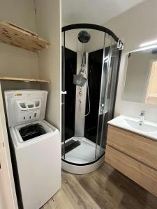 AIG_183 Studio rénové avec terrasse et vue exceptionnelle sur la marina, l’étang et le village de Gruissan