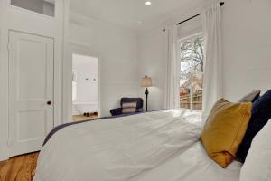 Location! One Block to Main Street Shops and Restaurants!