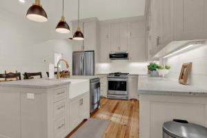 Location! One Block to Main Street Shops and Restaurants!