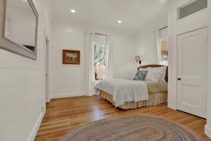 Location! One Block to Main Street Shops and Restaurants!