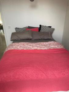 Bright & Modern 2 Bedroom Apartment near City