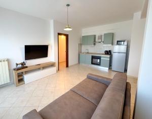 A CASA DI LUCIO APARTMENT - Bright & spacious apartment, seaside residential area near the Nettuno city centre, close to Sea, Train&Bus Station