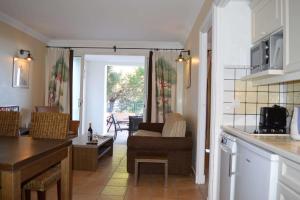 SM3001 Trois PIECES VUE MER dans domaine avec piscine GRIMAUD