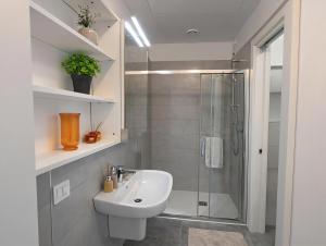 Modern Apartment near Sacro Cuore Hospital - Neɡrar