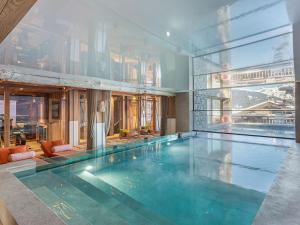 Chalet de luxe à Courchevel avec piscine et personnel 15 pers - FR-1-562-71