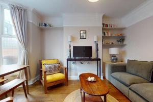 Chic 2-Bed London Flat with Garden Near Leyton Station