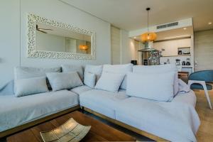2-BR Sea & Pool View Apartment in Baru - Cartagena