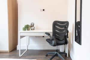 Chic 2-Bed Apartment w Sofa Bed - Sleeps 5