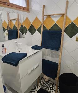 Maison dans village Tibétain - arrière pays nicois