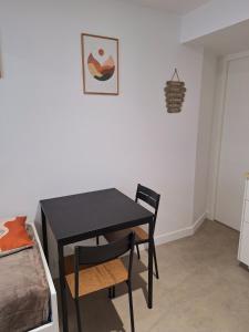 Jeny 1 - Studio rénové tout confort - RDC - Wifi - 10mn Hypercentre