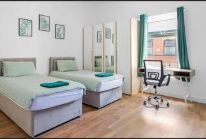 Modern 2 Bedroom House with 2 Ensuite and Free Parking