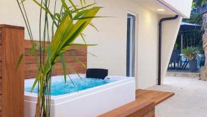 Villa Eduarda pool&whirpool by Villas Guide