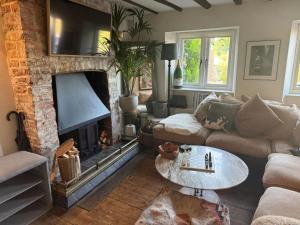 Boho Chic Cottage & Wild Garden nr Soho Farmhouse