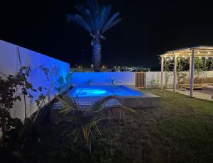 Relájate en piscina-spa, terraza BBQ y AC Paracas