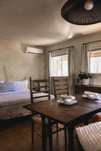 13 Acre Garden Property Designer King Studio
