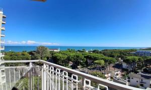 Spacious sea view apartment