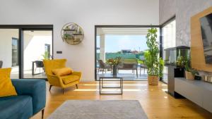 Azure Crown Villa - Private Pool Retreat in Ksamil