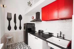 GET Lights and Books in Flat