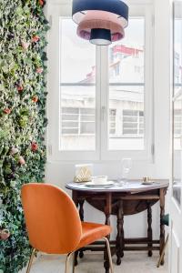 Get a Golden and Flower Flat