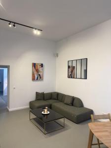 2 BR, central, calm and modern Berlin getaway