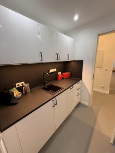 2 BR, central, calm and modern Berlin getaway