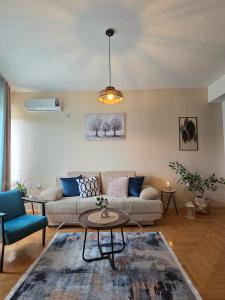 Renovated Calm Apartment Close to Center and Free Parking