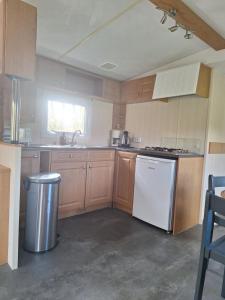 Gezellige Stacaravan nr 7 op Mini-Camping Klaproosje 4 personen