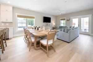 Down At The Lah De Dah