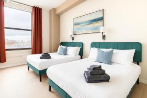 Downtown 2BR Walk to Venues, Play house Square