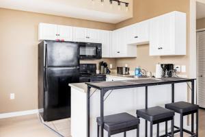 Downtown 2BR Walk to Venues, Play house Square