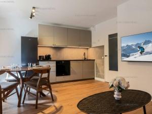 Appartement rénové skis aux pieds, parking inclus - FR-1-864-5