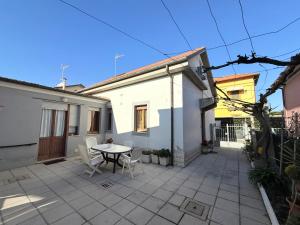 SE211 - Senigallia, trilocale fronte mare con corte esterna