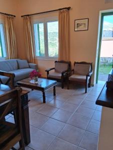 MAKRIS HOUSE-Giasemi