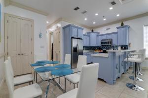 Steps to Pool and Beach! South Padre Island Getaway