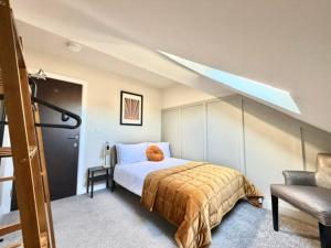 Contractor Accommodation Sleeps 7 - 4 Bathrooms - Parking For 3 Vans - Worksop