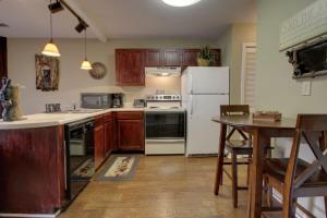 Rivers Edge Condo 902